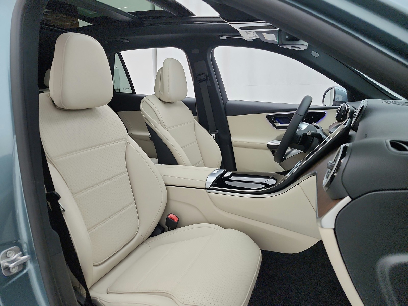 New 2027 Verde Silver Metallic Mercedes-Benz GLC 300 SUV image 15