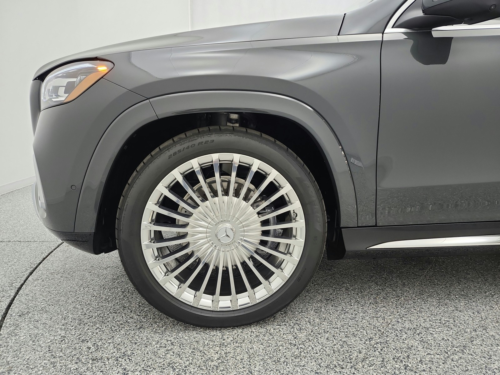 New 2026 MANUFAKTUR Signature Silicon Grey Mercedes-Benz Maybach GLS 600 4MATIC® SUV image 21