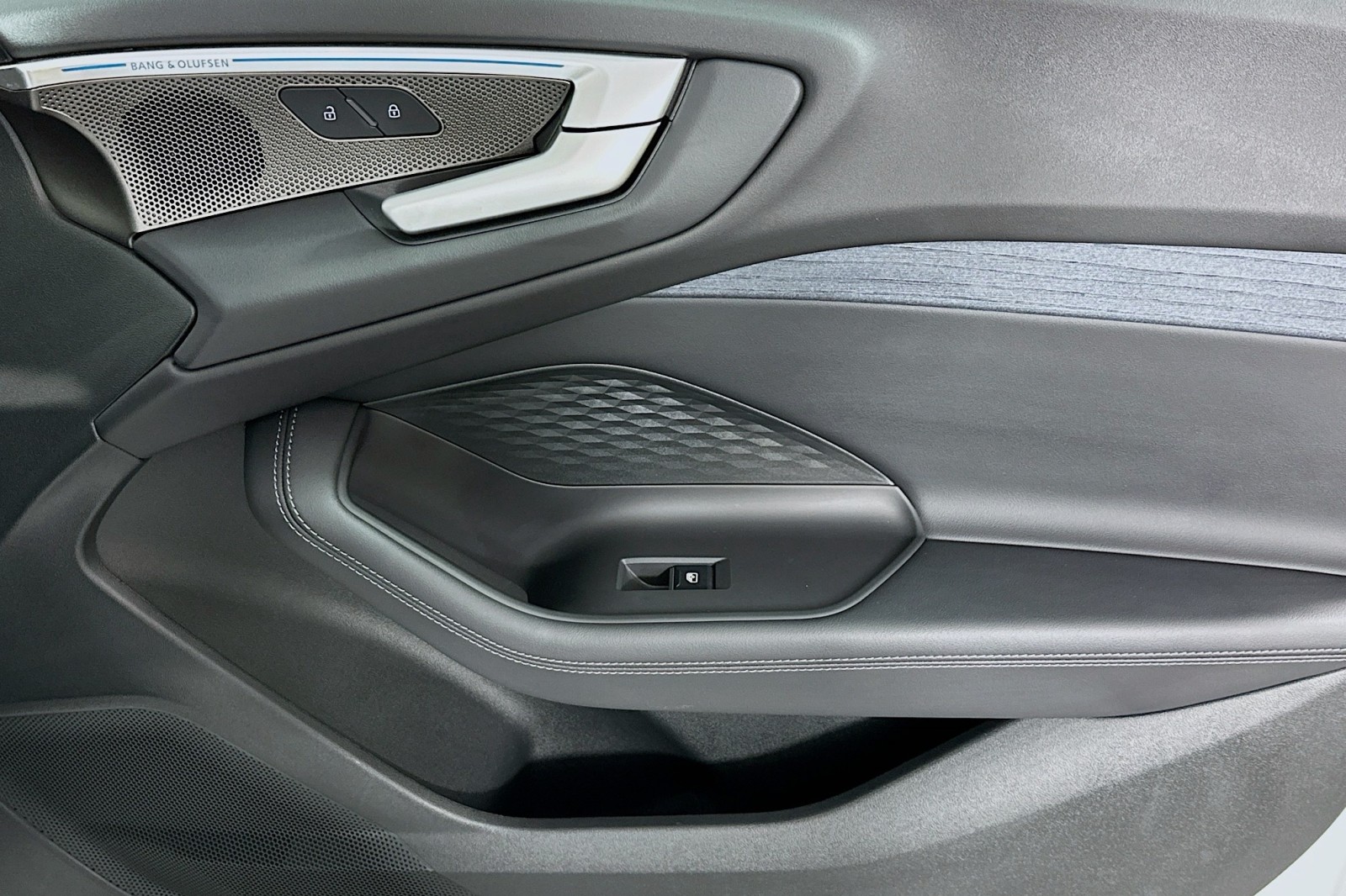 Used 2025 Glacier White Metallic Audi Premium Plus image 23