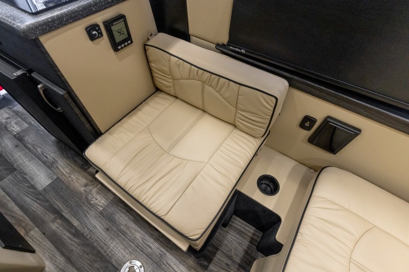 2019 Mercedes-Benz Sprinter 2500 Crew LUXURY RV Midwest Automotive Designs Daycruiser 144 4x4 in , 