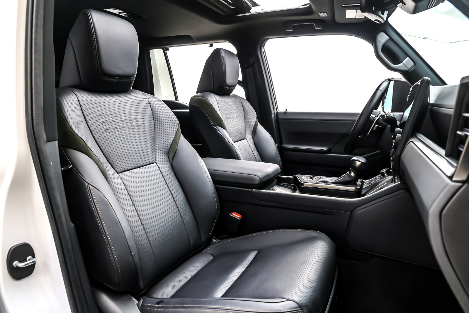 Used 2024 Eminent White Pearl Lexus GX 550 Overtrail+ image 8