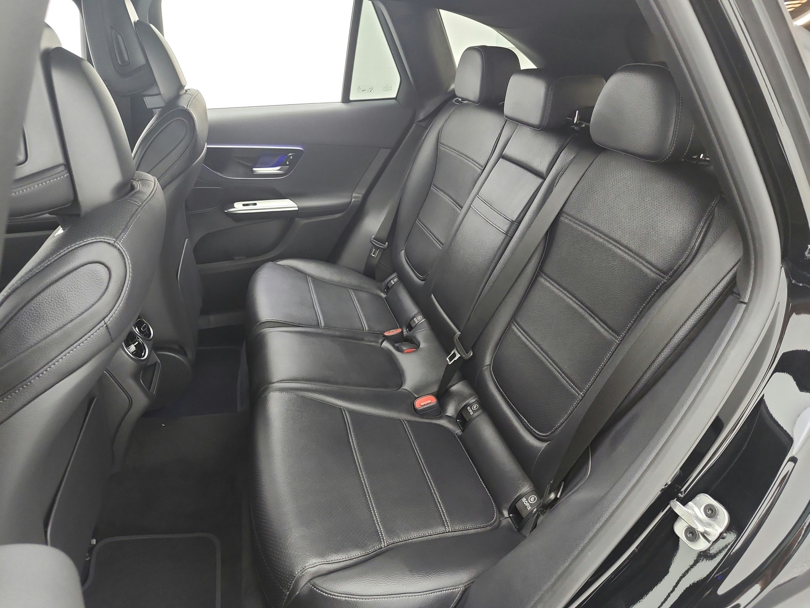 New 2026 Black Mercedes-Benz GLC 300 image 11