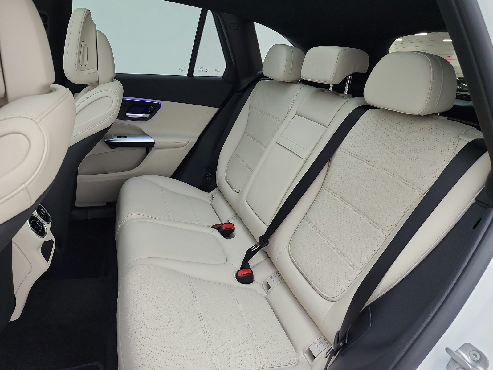 New 2027 Polar White Mercedes-Benz GLC 300 SUV image 11