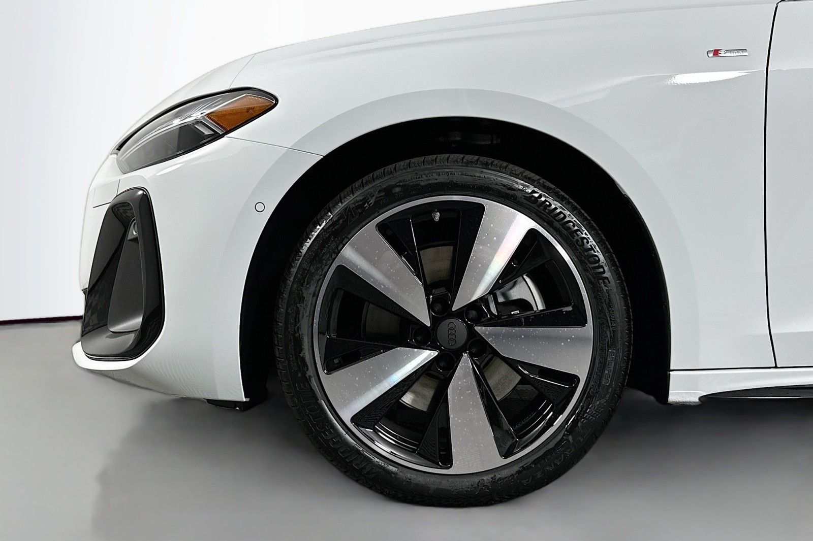 New 2026 Glacier White Metallic Audi Premium Plus image 11