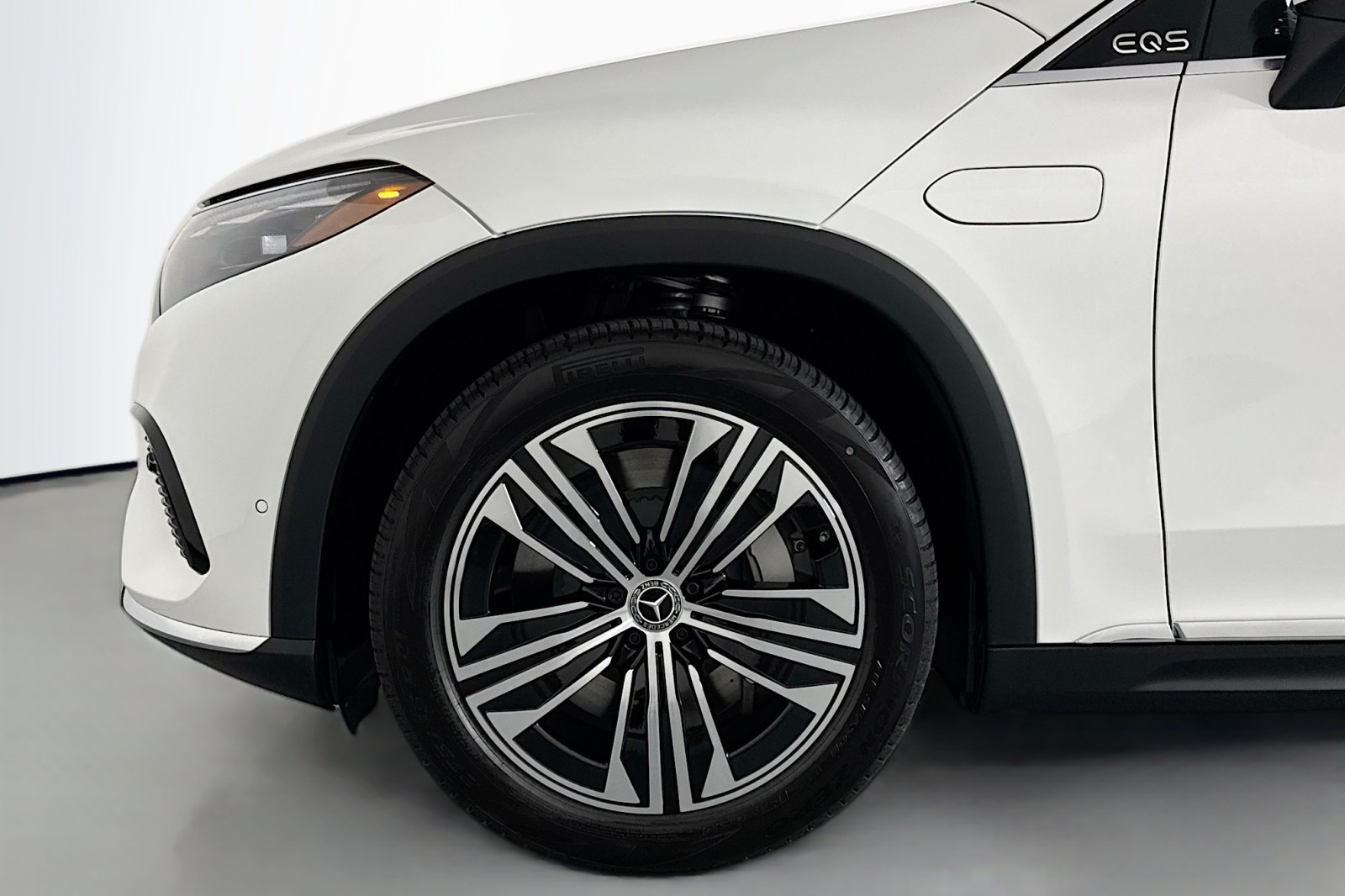 New 2026 Polar White Mercedes-Benz EQS 400 4MATIC® SUV image 10