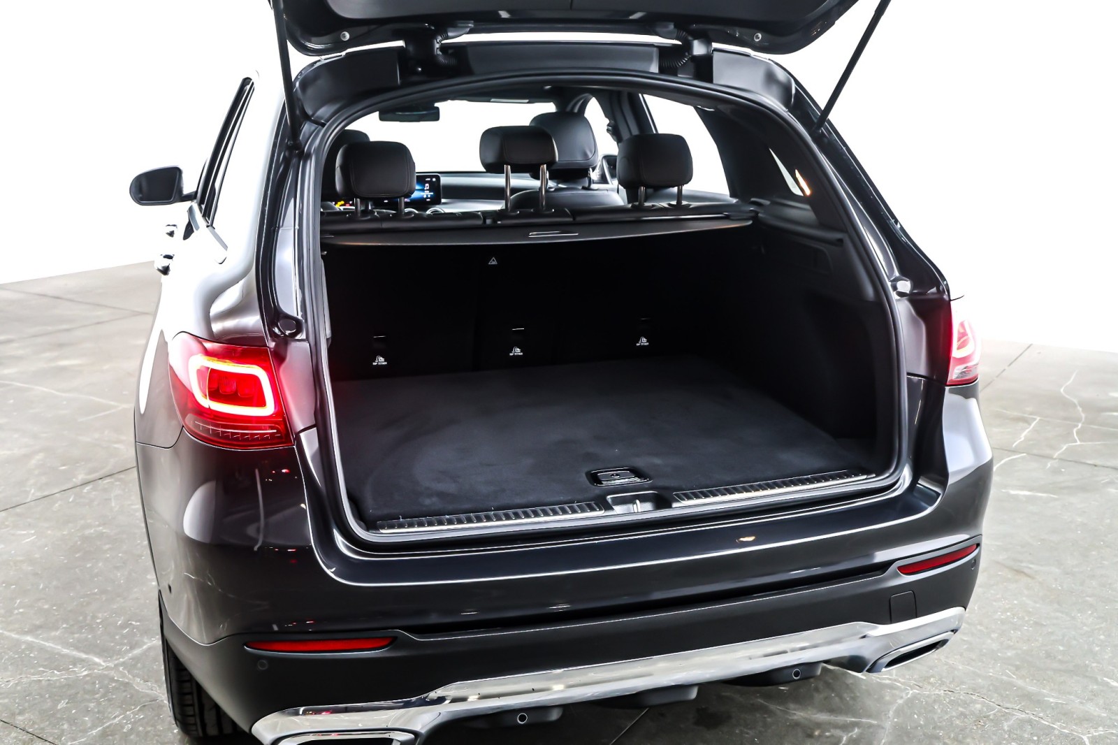 Used 2022 Graphite Grey Metallic Mercedes-Benz GLC 300 SUV image 23