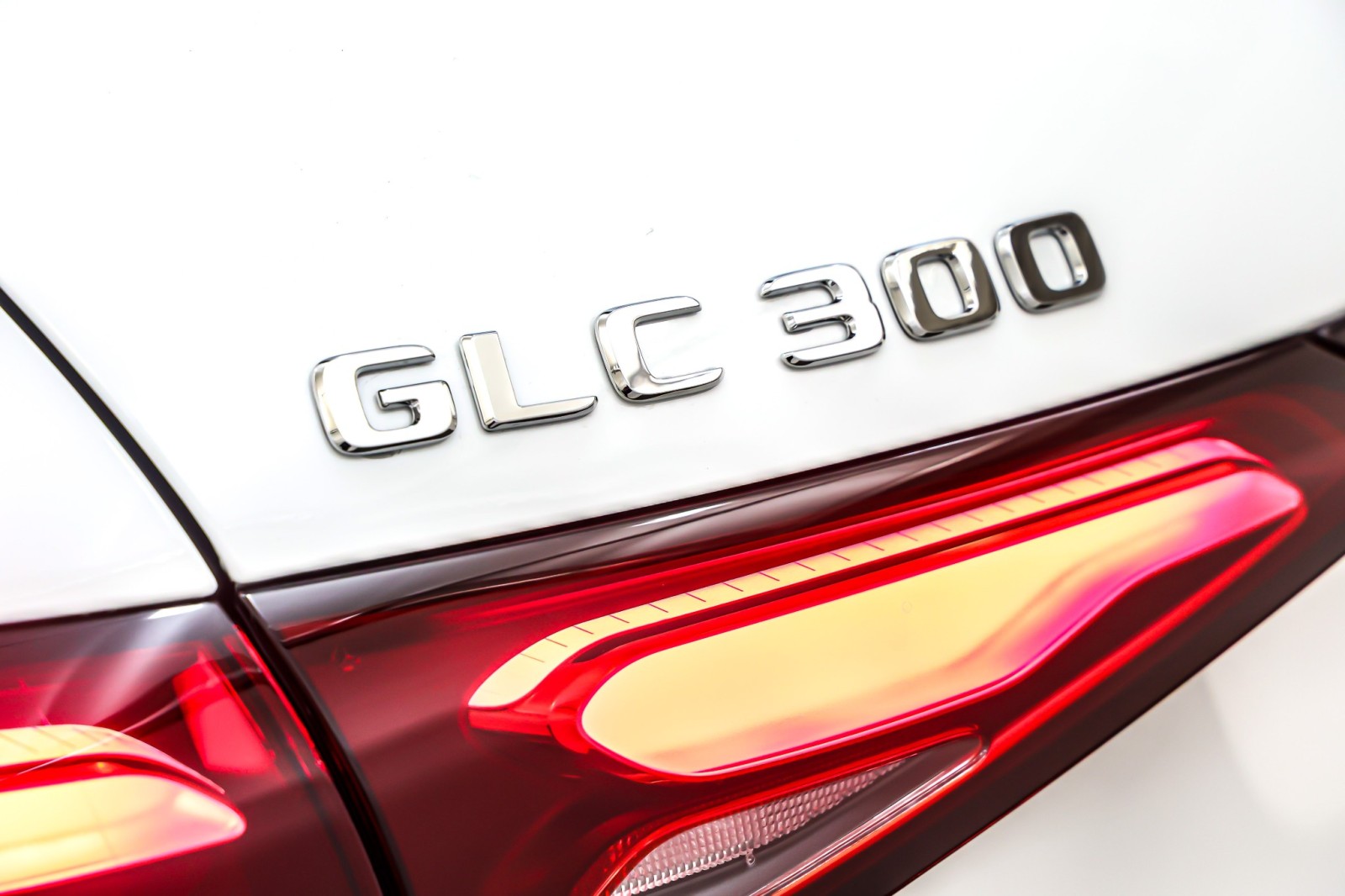 New 2026 Polar White Mercedes-Benz GLC 300 image 9