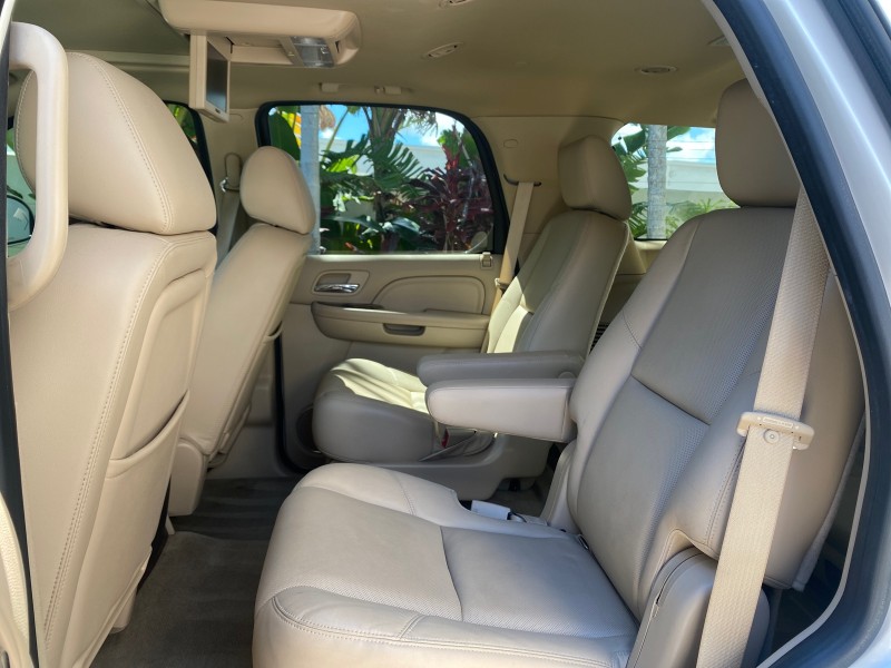 2013 Cadillac Escalade Luxury 1 OWNER LOW MILES 70,251 in ,