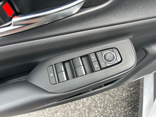 ToyotaPrius Plug-In Hybrid12