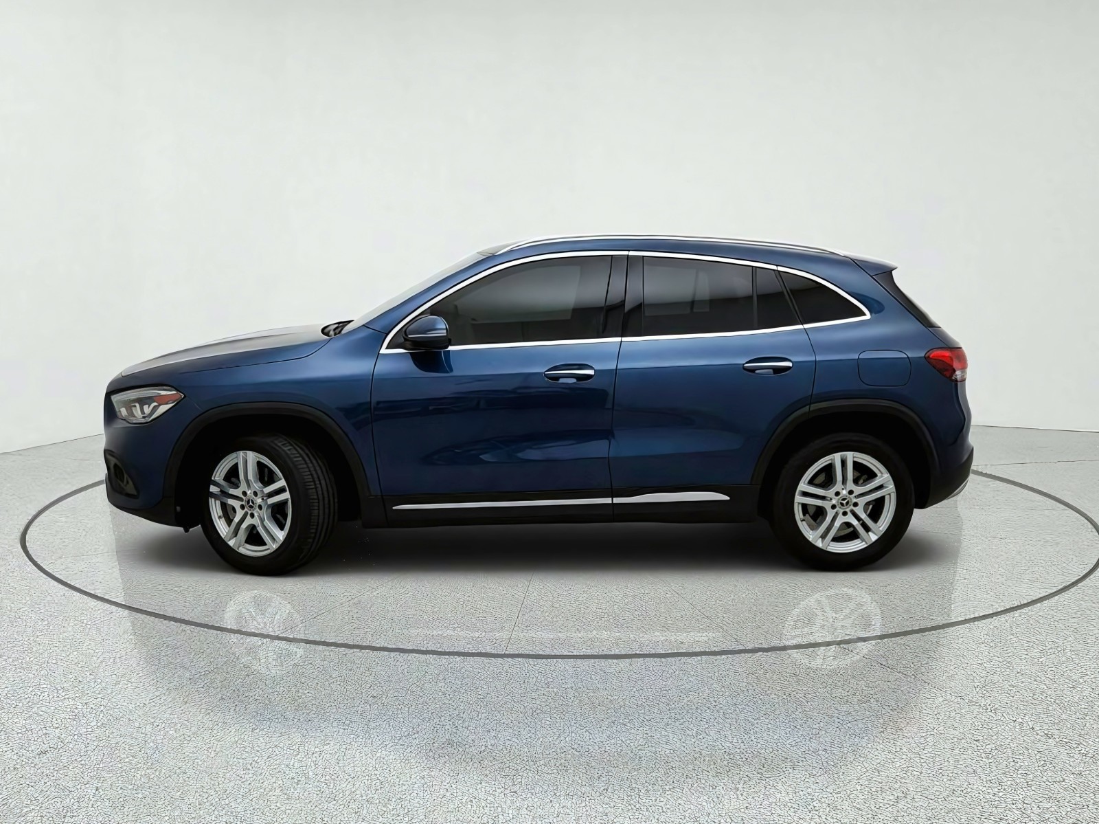 Used 2021 Denim Blue Metallic Mercedes-Benz GLA 250 image 14