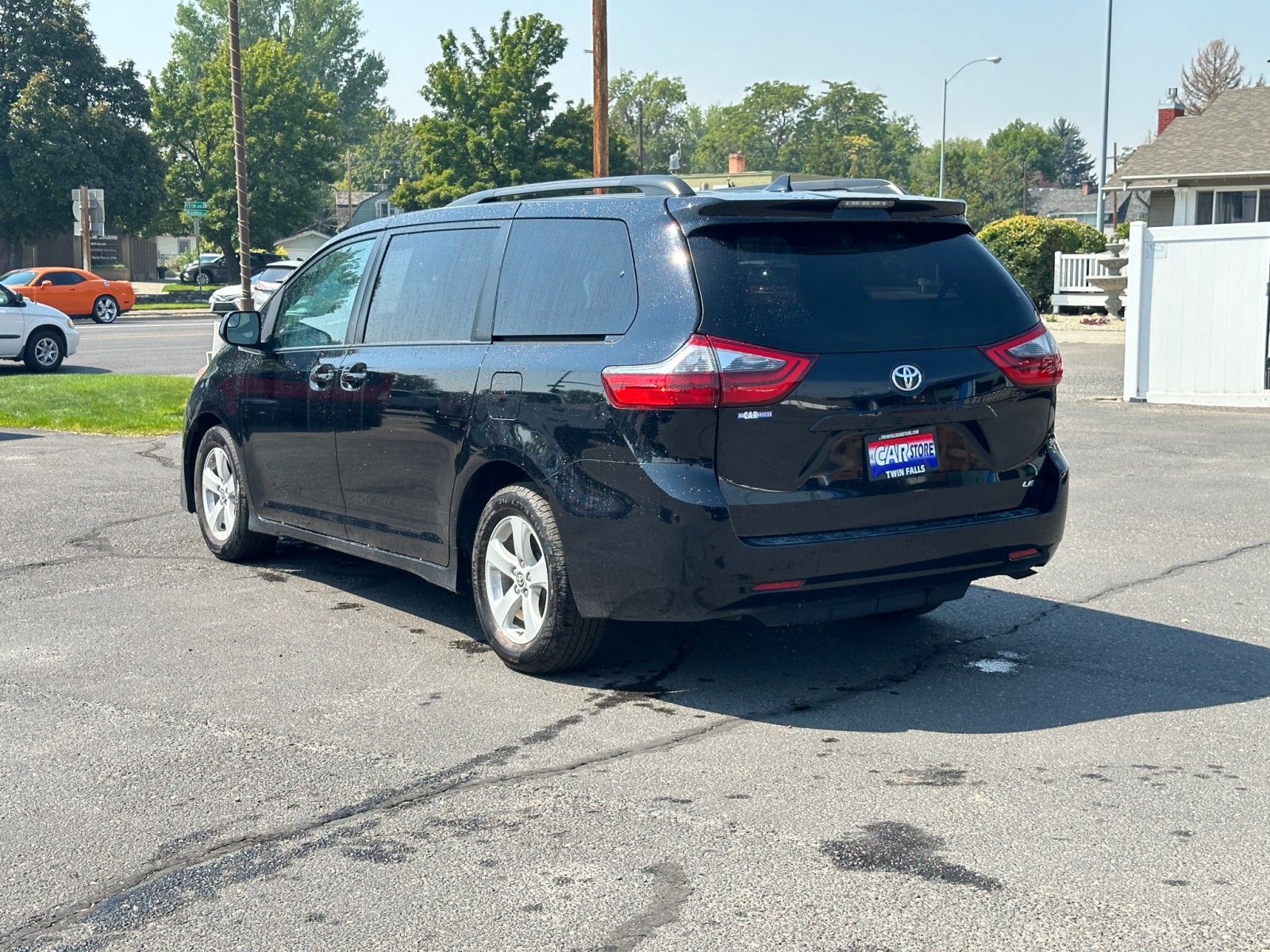 2020 Toyota Sienna LE 8