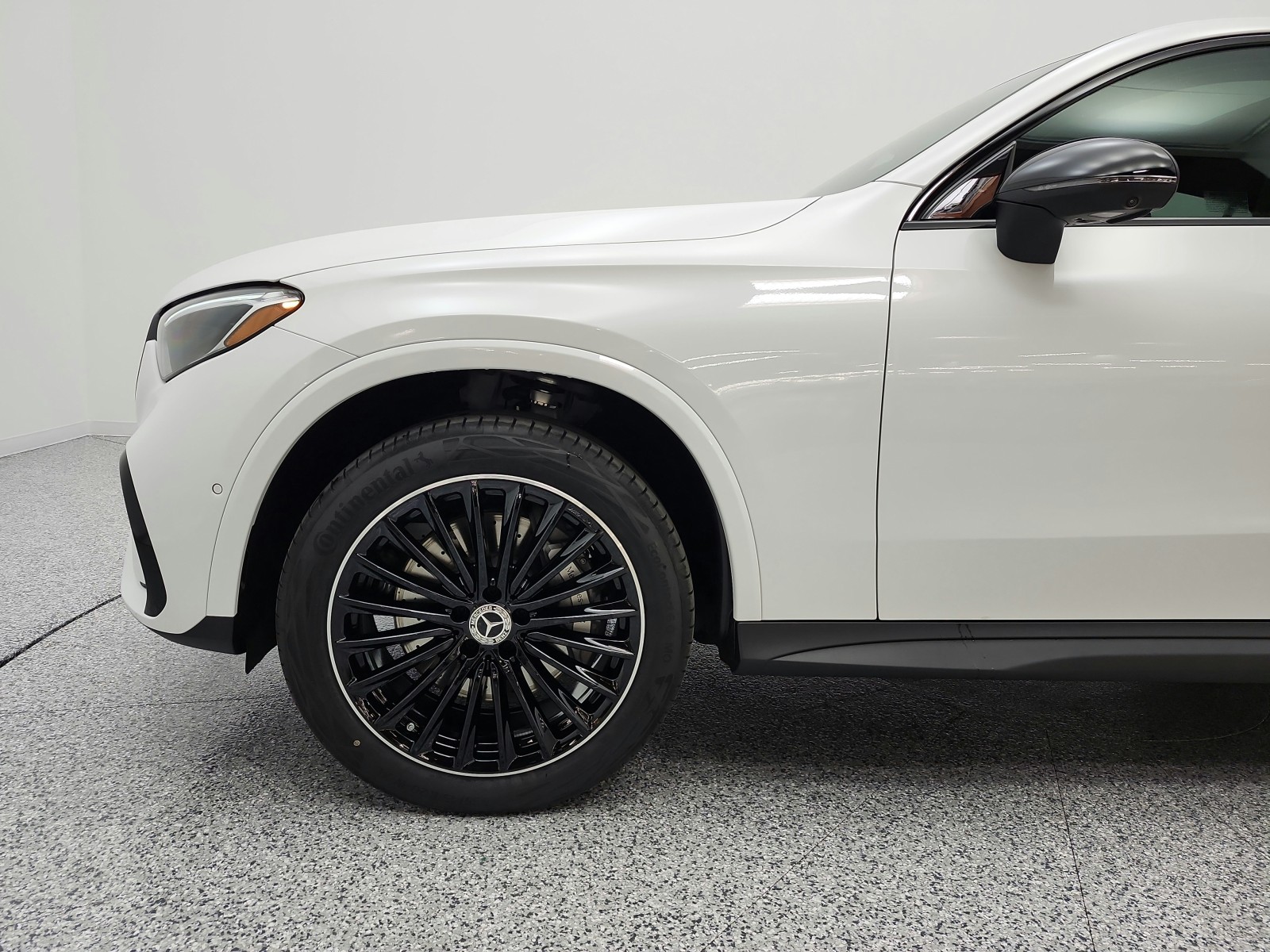 New 2026 MANUFAKTUR Moonlight White Metallic Mercedes-Benz GLC 300 4MATIC® Coupe image 15