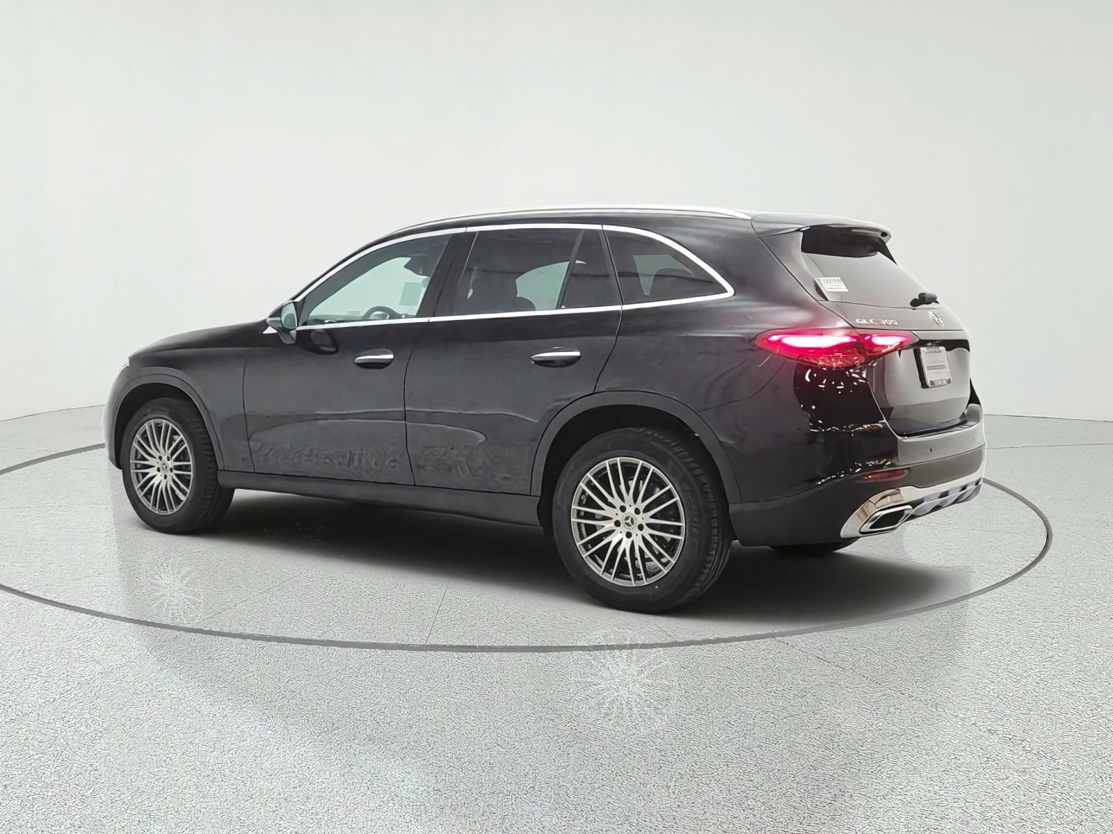 New 2027 Obsidian Black Metallic Mercedes-Benz GLC 300 SUV image 7