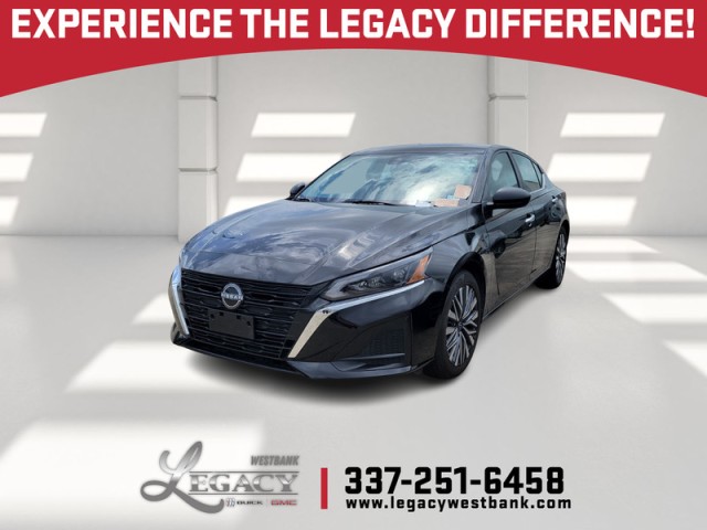 Super Black 2025 Nissan Altima 2.5 SV FWD Sedan Front-Wheel Drive Automatic