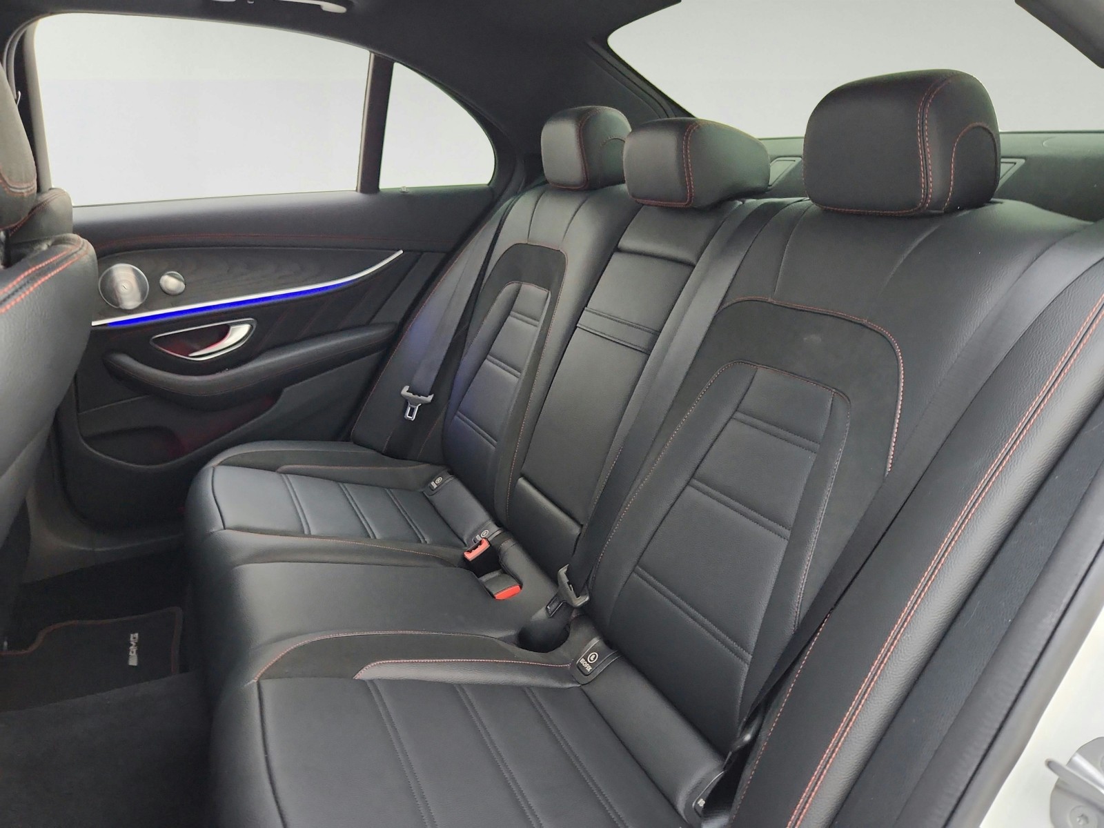 Used 2018 designo Diamond White Mercedes-Benz AMG® E 43 image 28