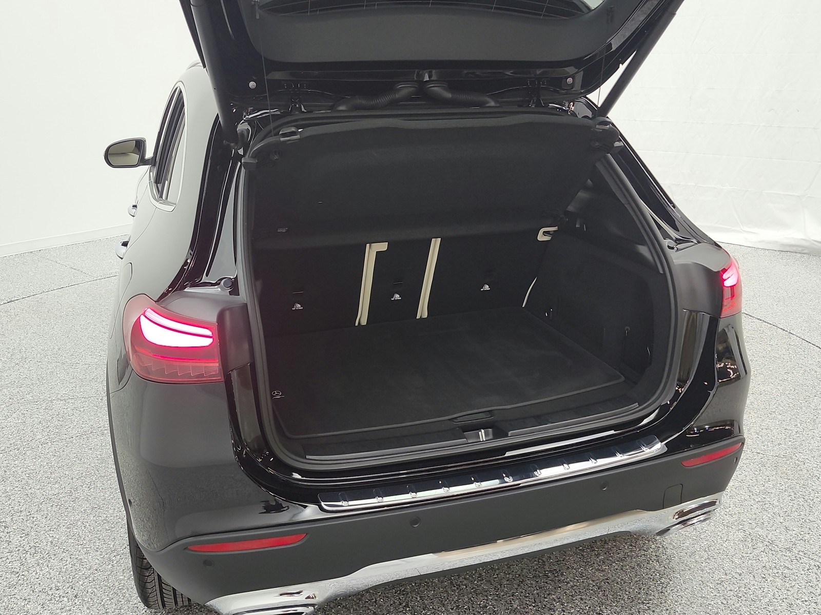 Certified Used 2025 Night Black Mercedes-Benz GLA 250 SUV image 16