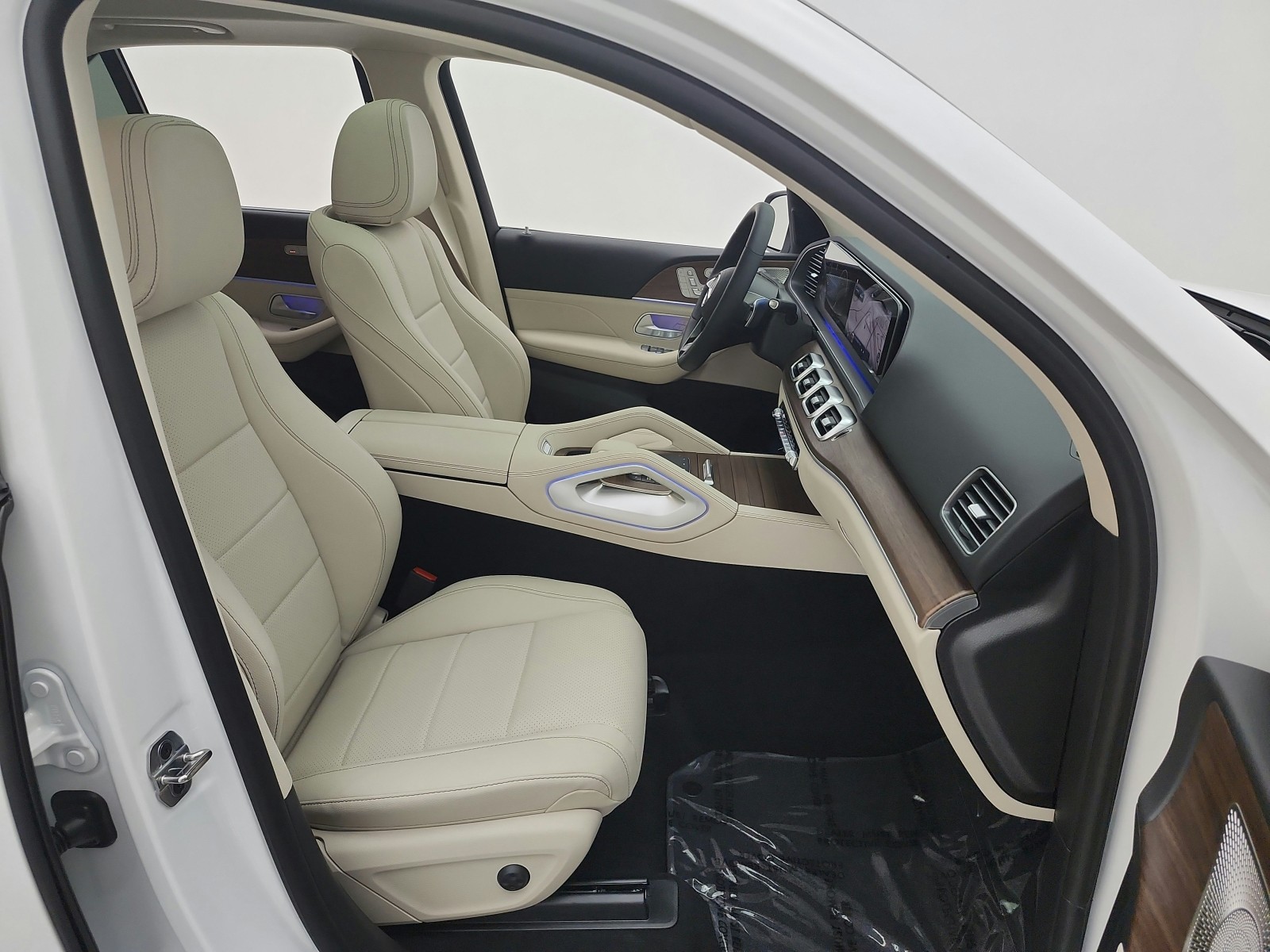 New 2026 MANUFAKTUR Moonlight White Metallic Mercedes-Benz GLE 450 image 14