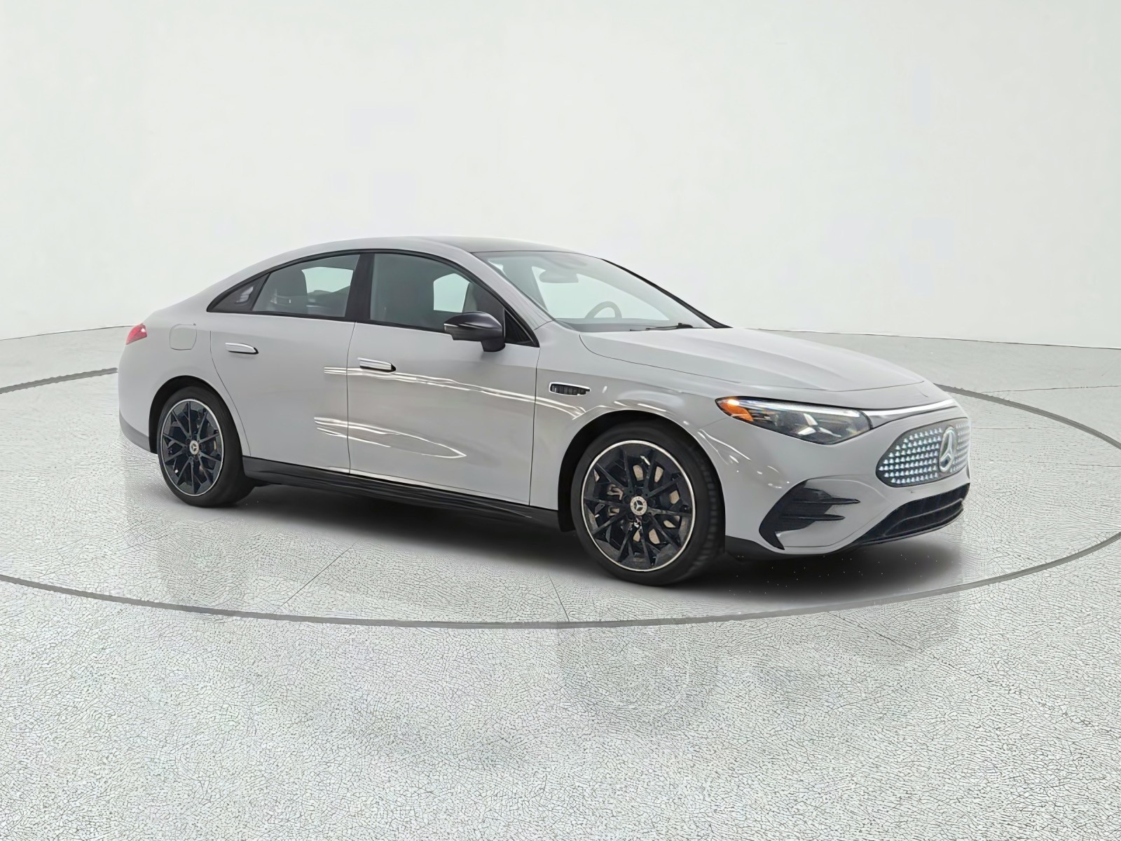 New 2027 MANUFAKTUR Alpine Grey Mercedes-Benz CLA 350 Electric 4MATIC® image 3