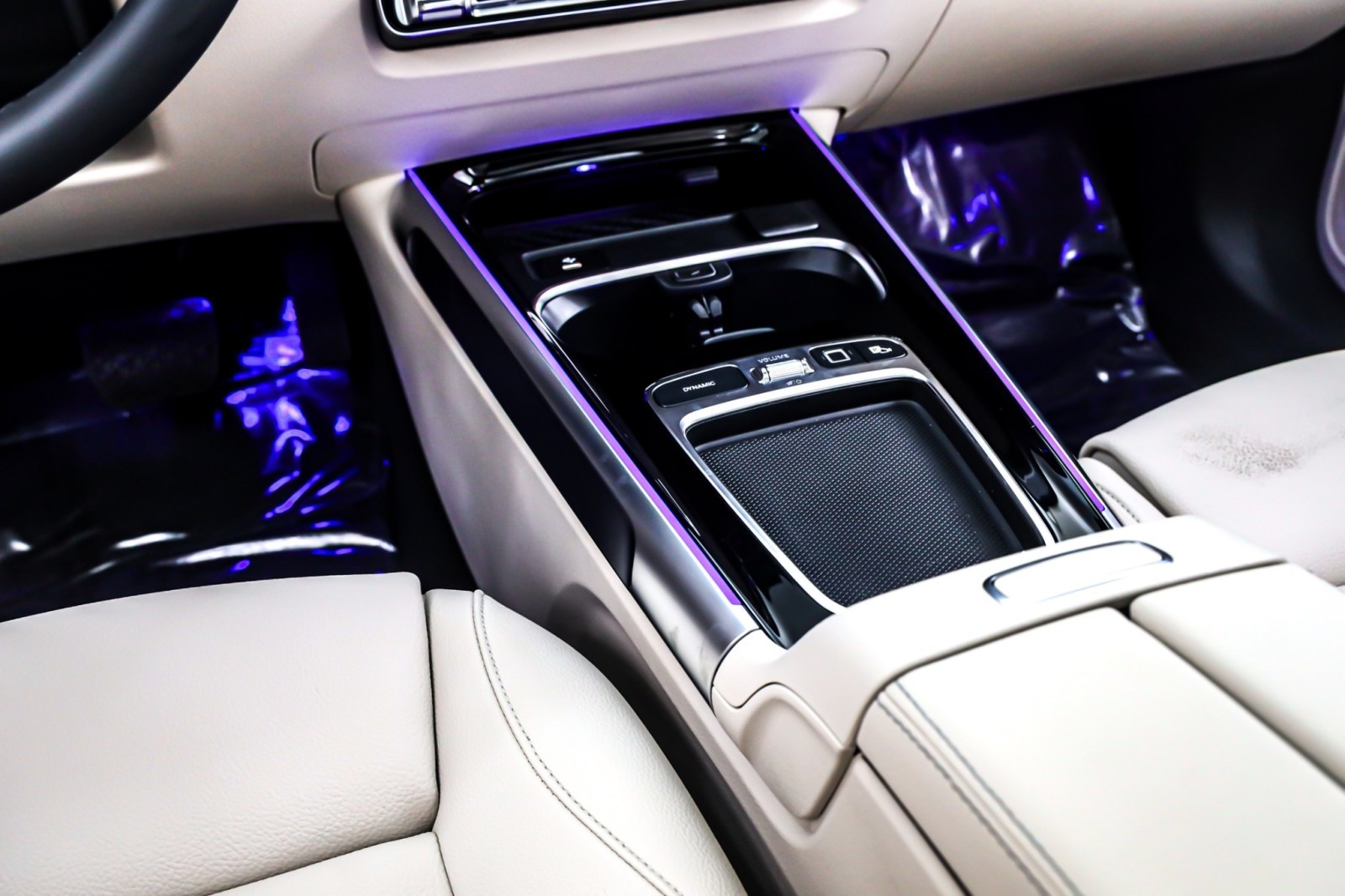 New 2026 Polar White Mercedes-Benz GLB 250 image 6