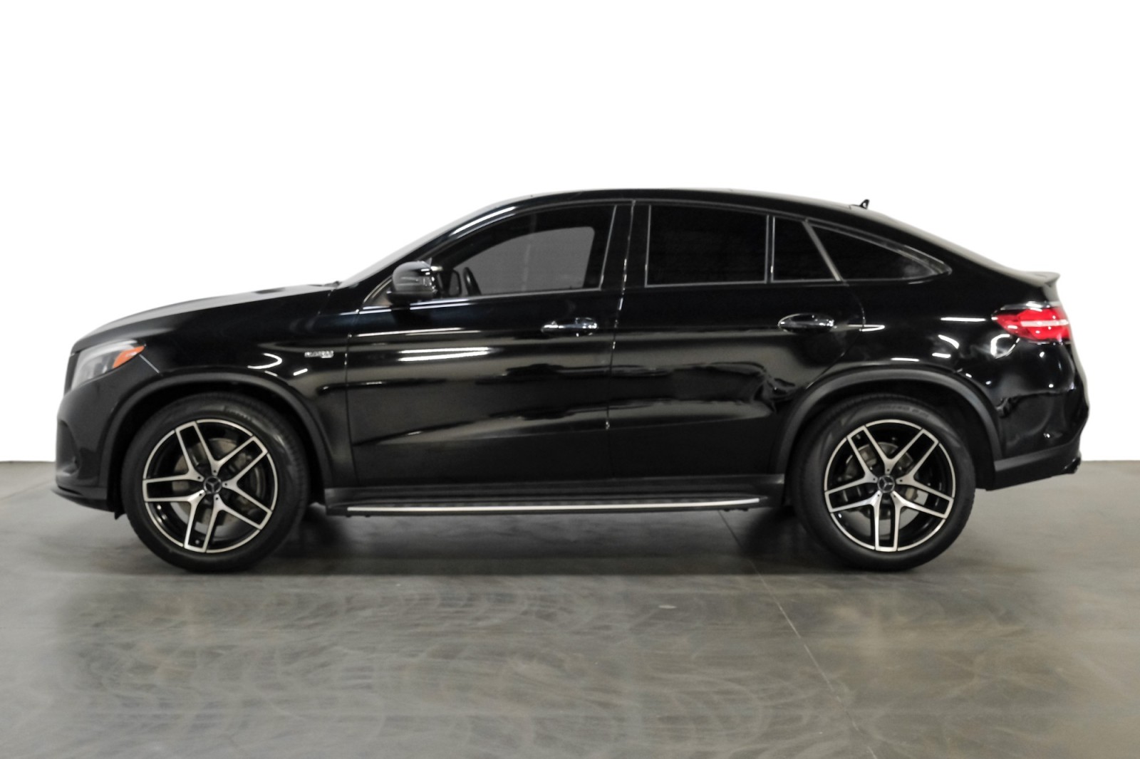 2019 Mercedes-Benz GLE 43 AMG 4MATIC Premium3pkg Nightpkg HtdACSeats 21Alloys TowHitch 10