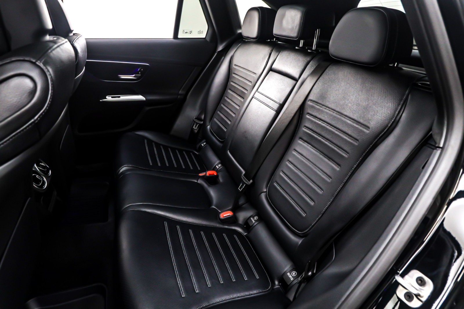 New 2026 Black Mercedes-Benz GLC 300 image 8