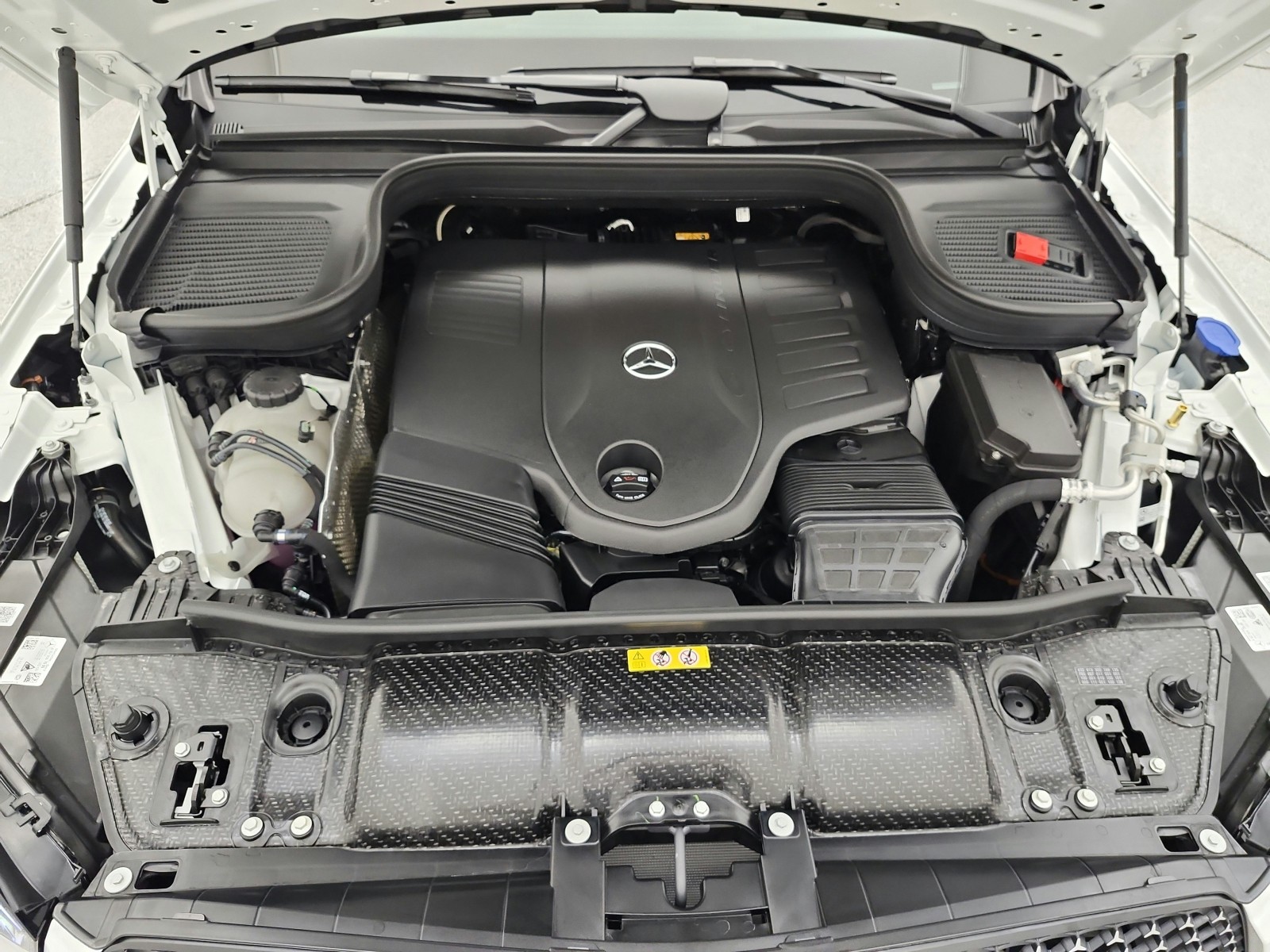 New 2026 Polar White Mercedes-Benz GLE 450 4MATIC® SUV image 12