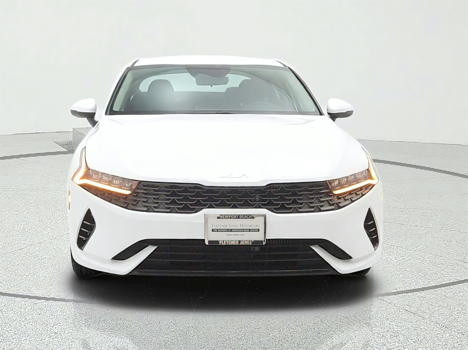Used 2022 Glacial White Pearl Kia LXS Auto FWD image 2