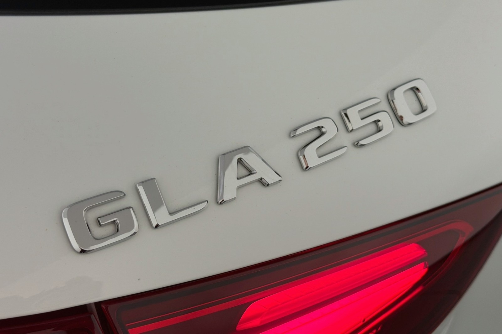 Certified Used 2026 Polar White Mercedes-Benz GLA 250 image 10