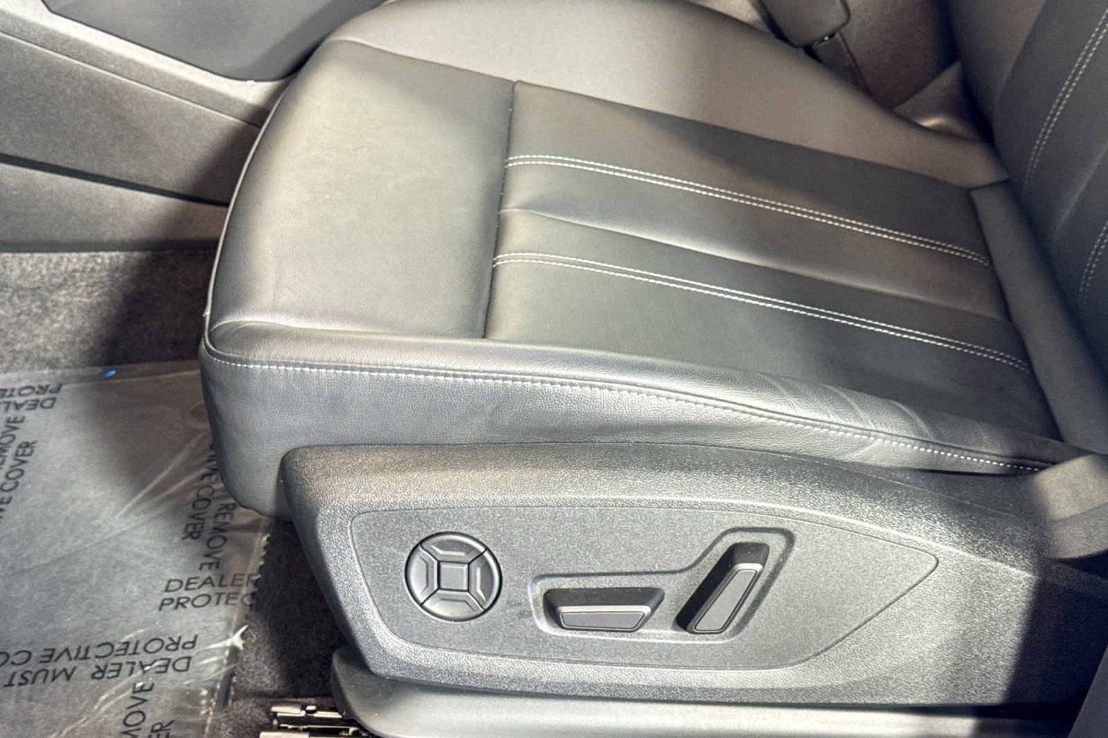 Used 2025 GLACIER WHITE Audi Premium image 17