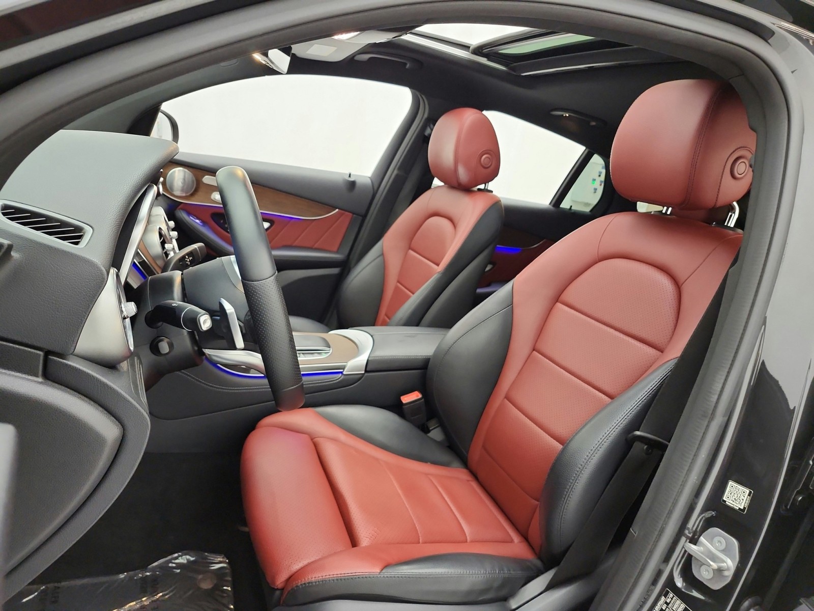 Used 2020 Graphite Grey Metallic Mercedes-Benz GLC 300 4MATIC® Coupe image 10