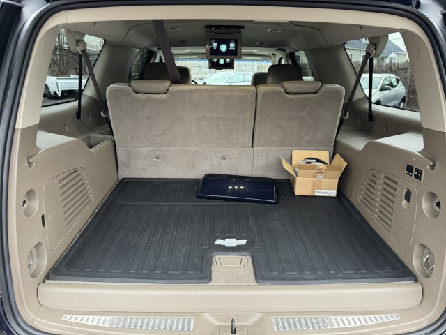 2019 Chevrolet Suburban Premier with Center Row Buckets 23