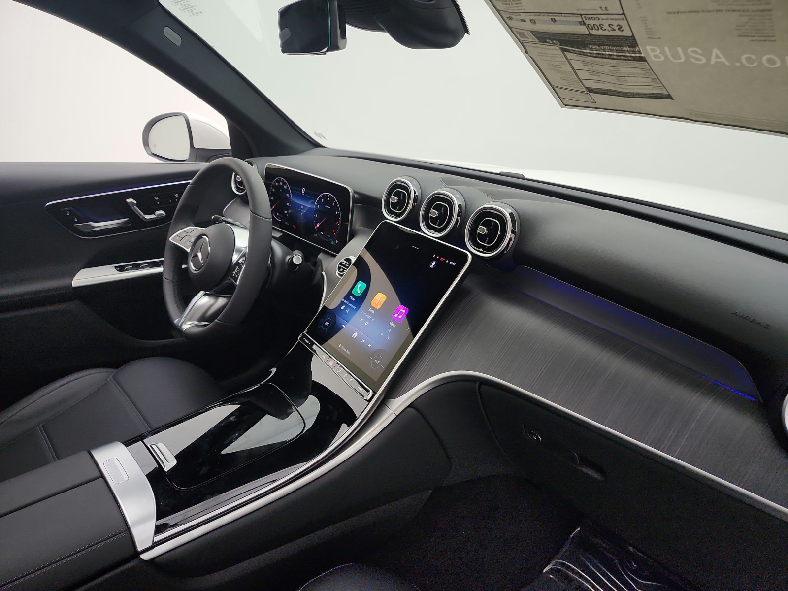 New 2026 Polar White Mercedes-Benz GLC 300 image 14