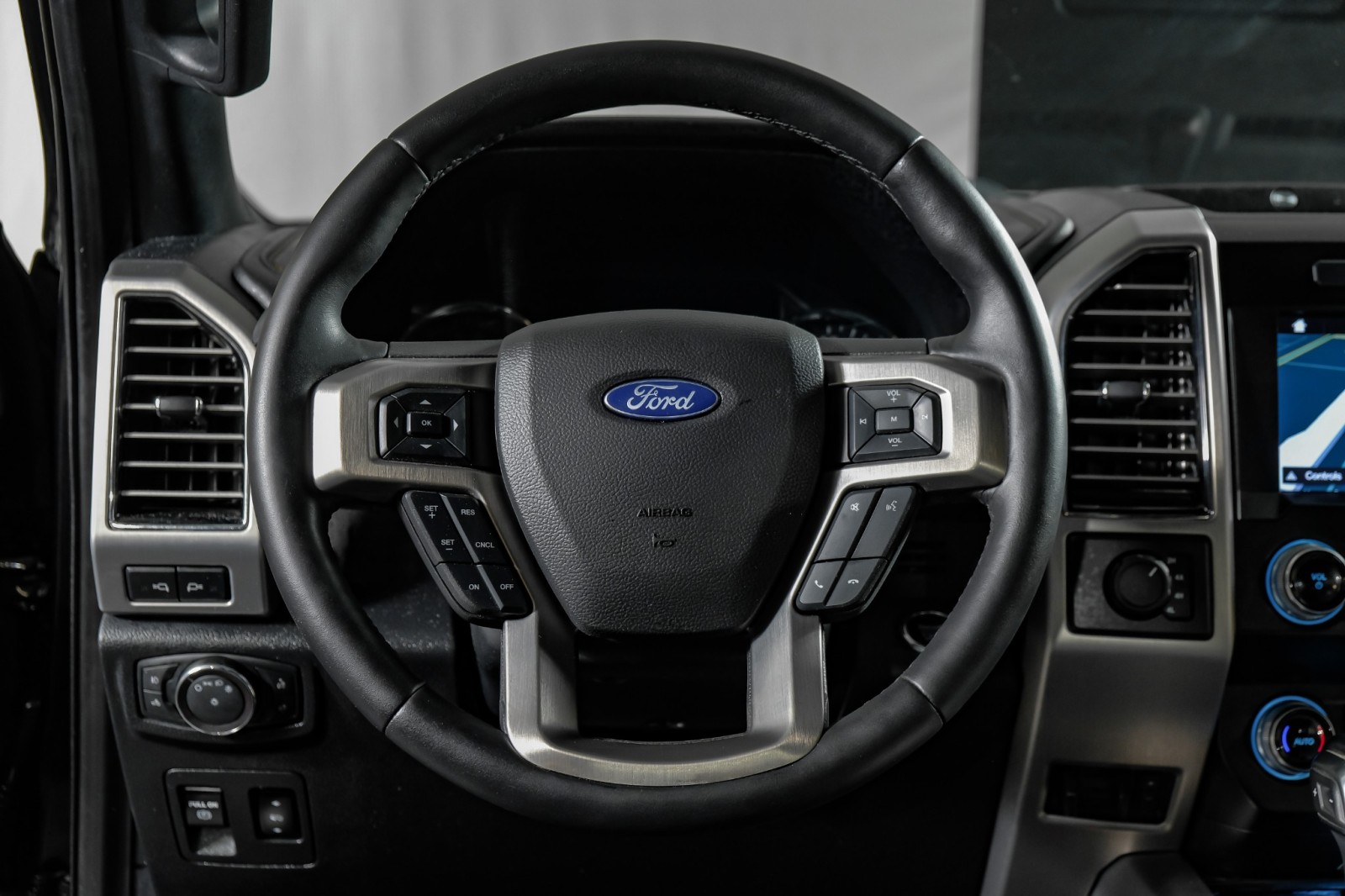 2019 Ford F-150 Platinum 16