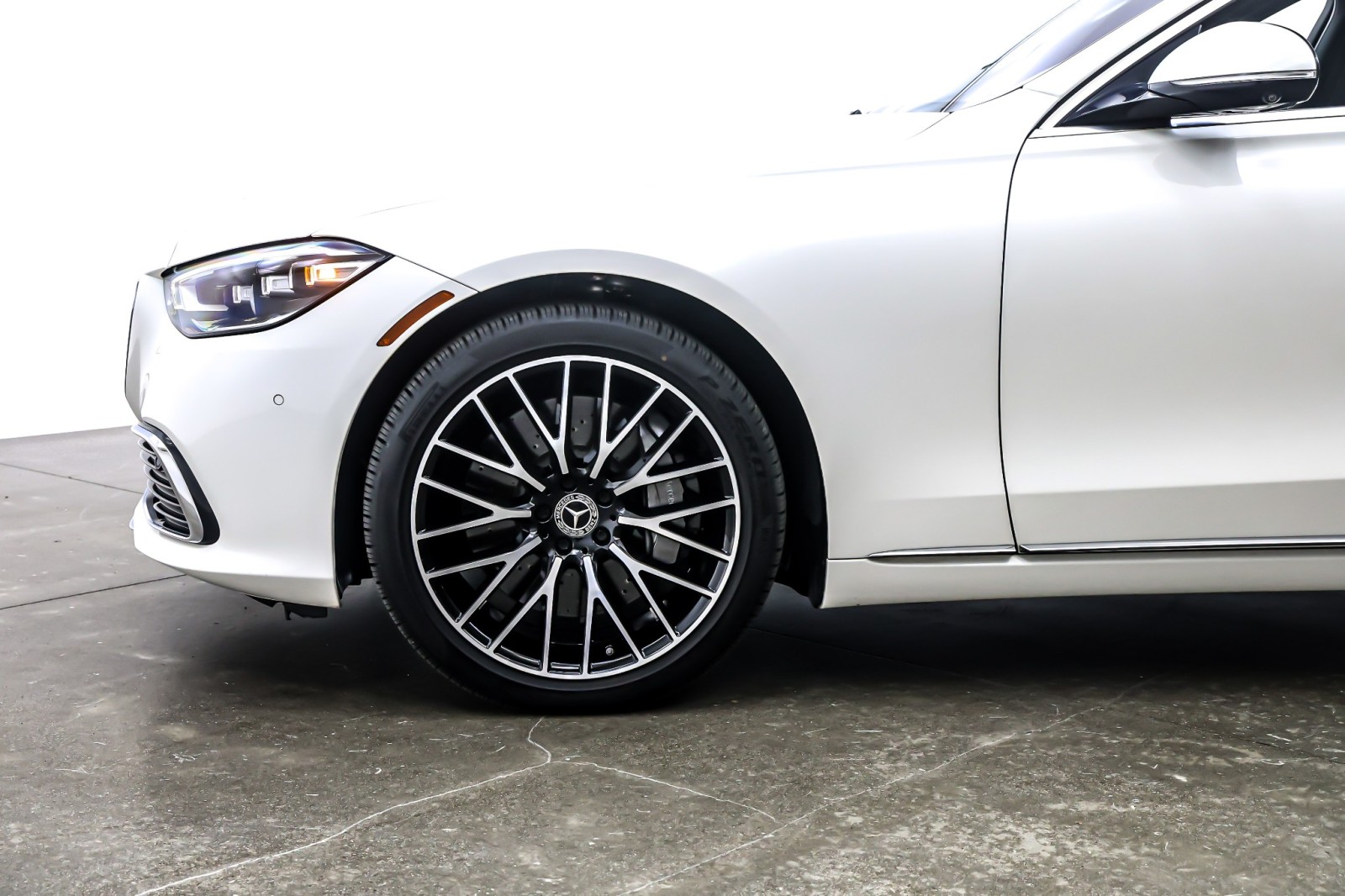 Certified Used 2022 MANUFAKTUR Diamond White Mercedes-Benz S 580 4MATIC® Sedan image 12
