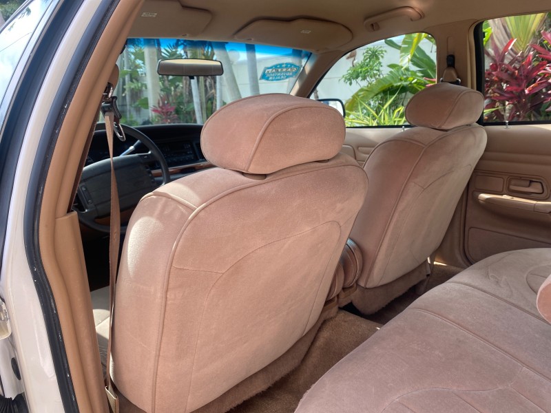 1995 Ford Crown Victoria LOW MILES 43,331 in , 