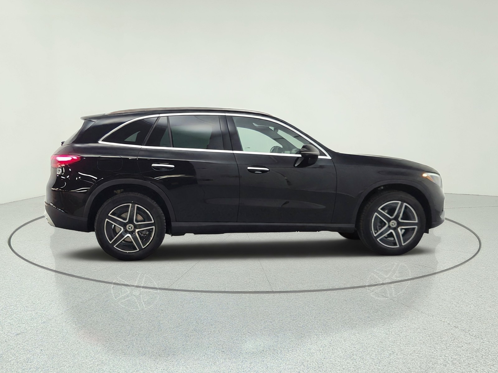 New 2027 Black Mercedes-Benz GLC 300 SUV image 4