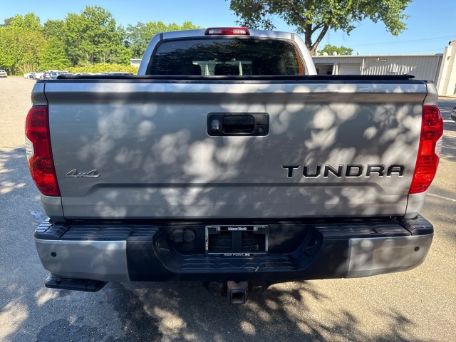ToyotaTundra 4WD Truck6