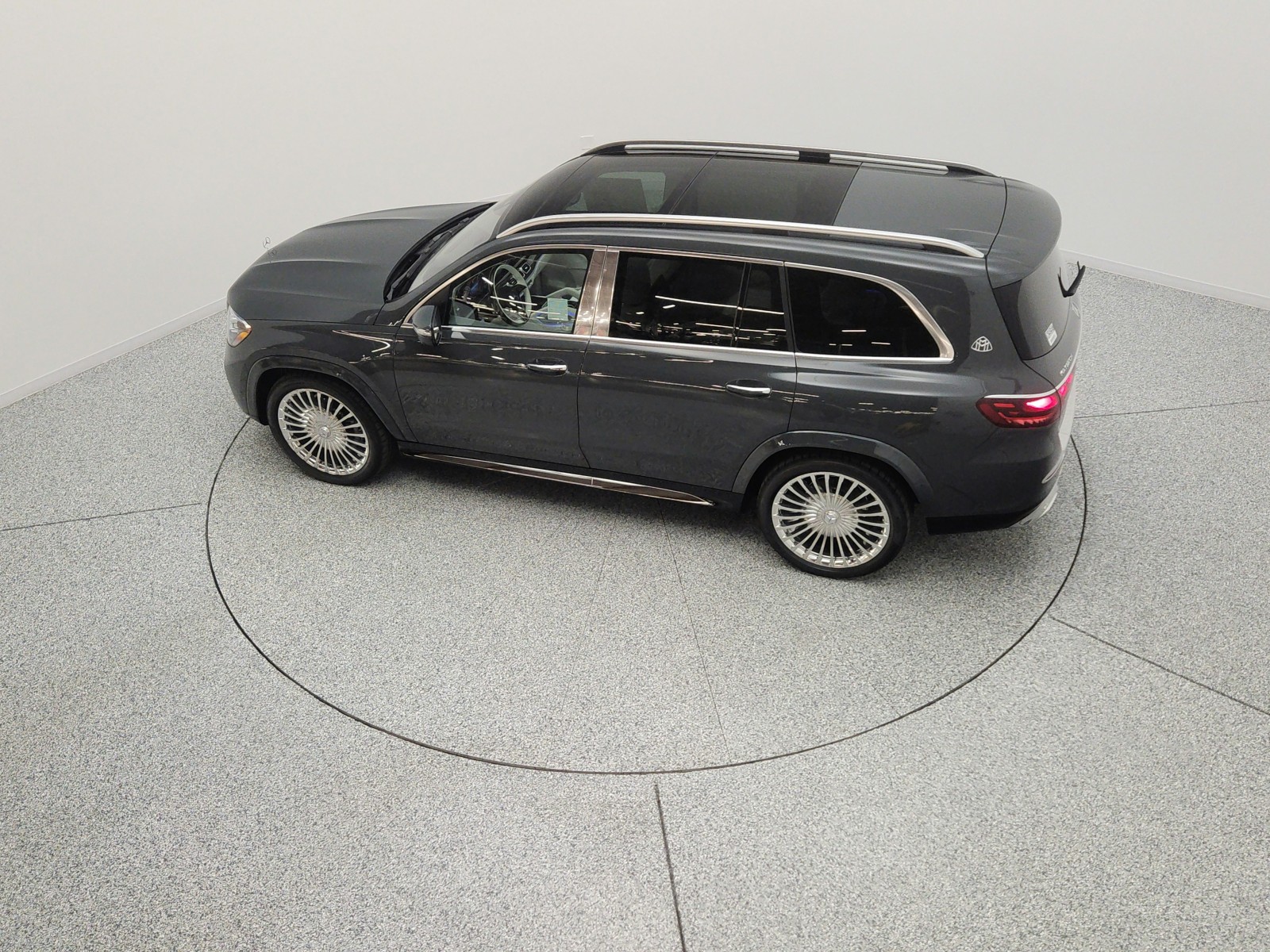 New 2026 MANUFAKTUR Signature Silicon Grey Mercedes-Benz Maybach GLS 600 4MATIC® SUV image 16