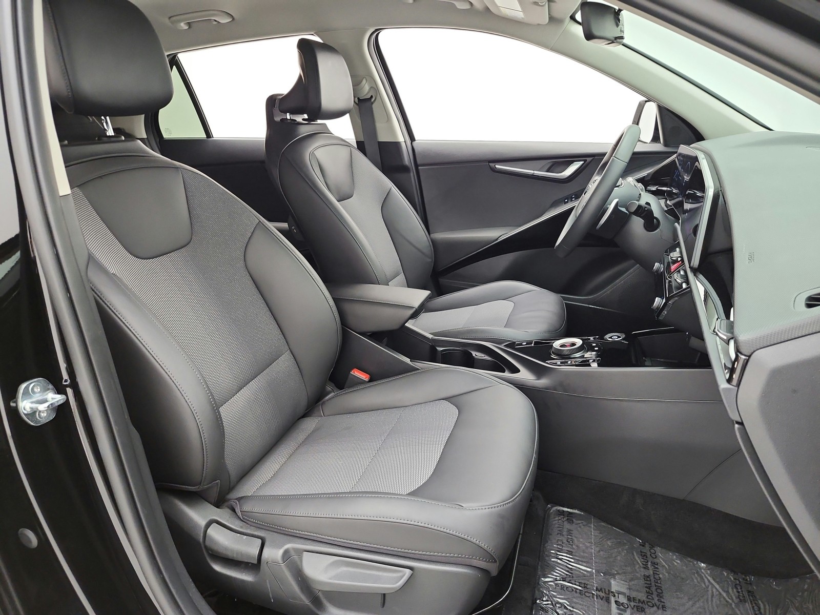 Used 2024 Aurora Black Kia Wind image 19