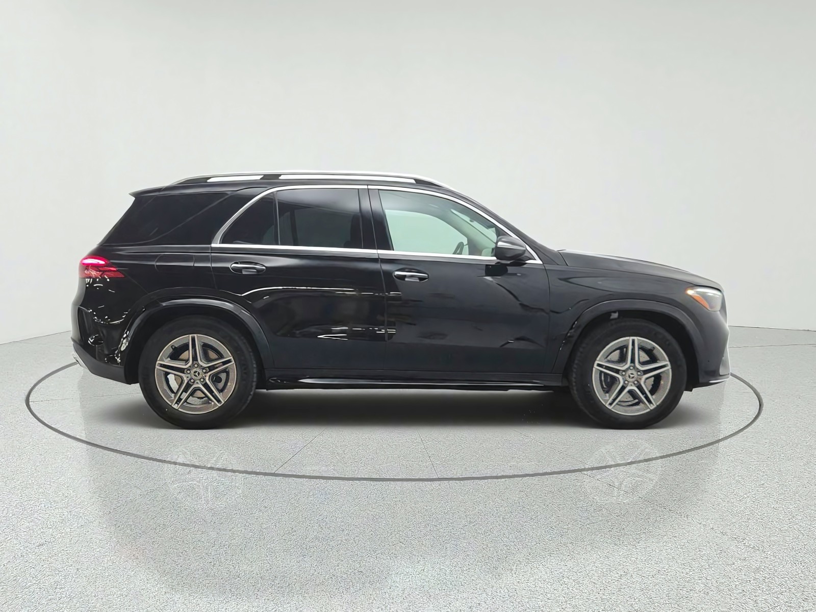New 2026 Black Mercedes-Benz GLE 450 4MATIC® SUV image 4