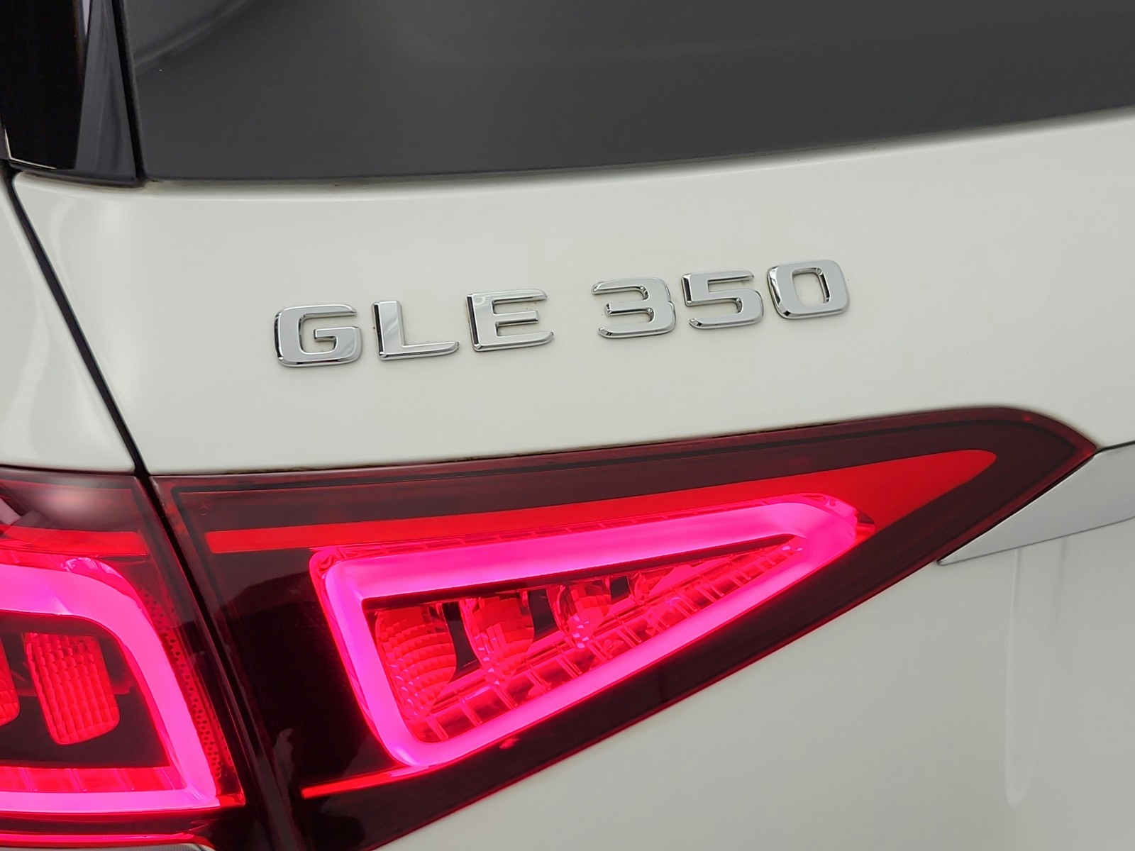 Used 2023 Polar White Mercedes-Benz GLE 350 SUV image 22