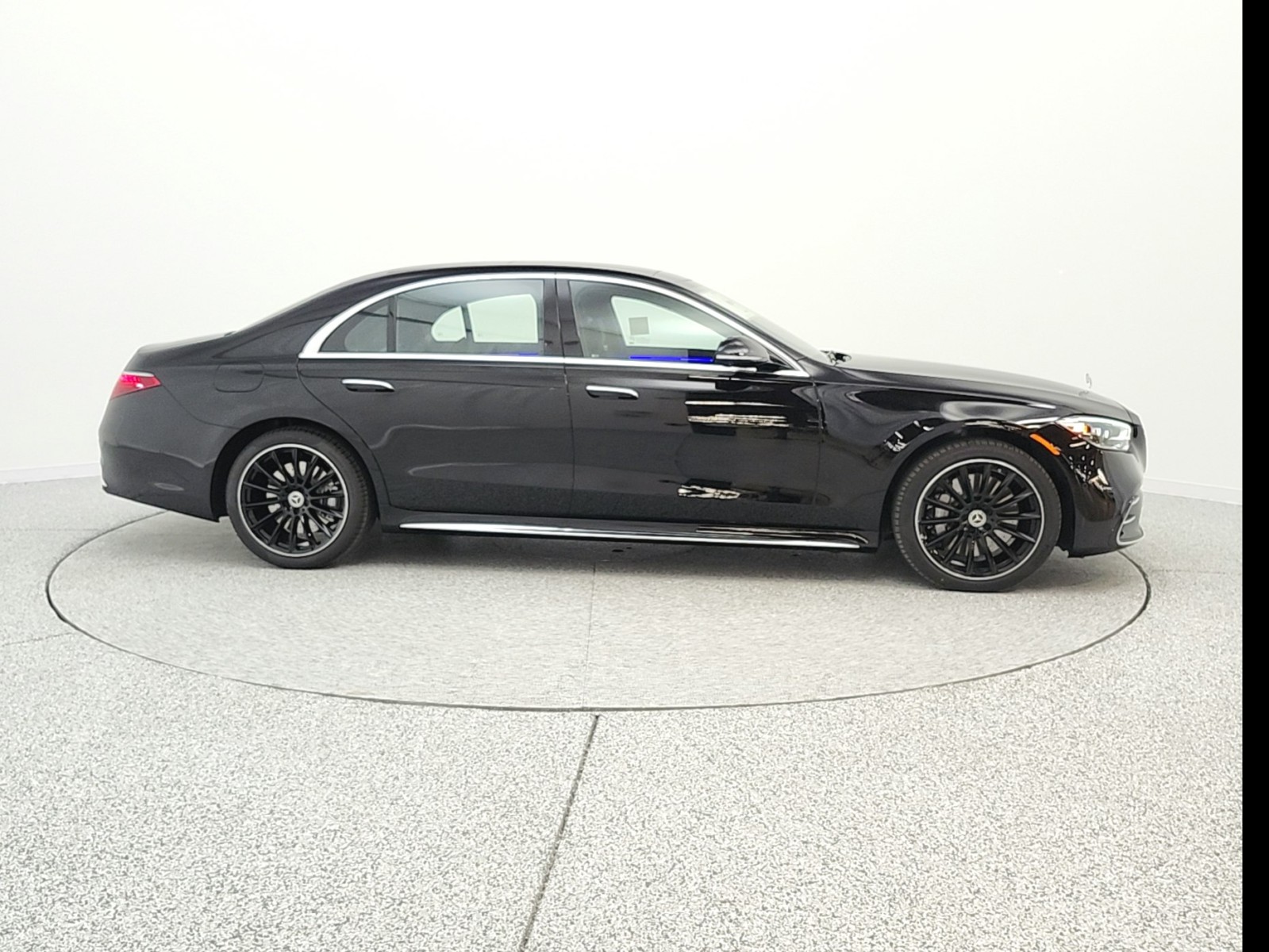 New 2026 Obsidian Black Metallic Mercedes-Benz S 580 image 4
