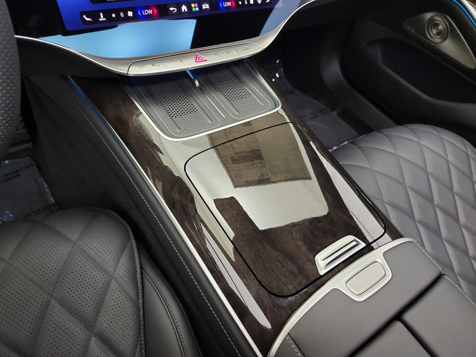 New 2027 MANUFAKTUR Moonlight White Metallic Mercedes-Benz S 580 4MATIC® Sedan image 10