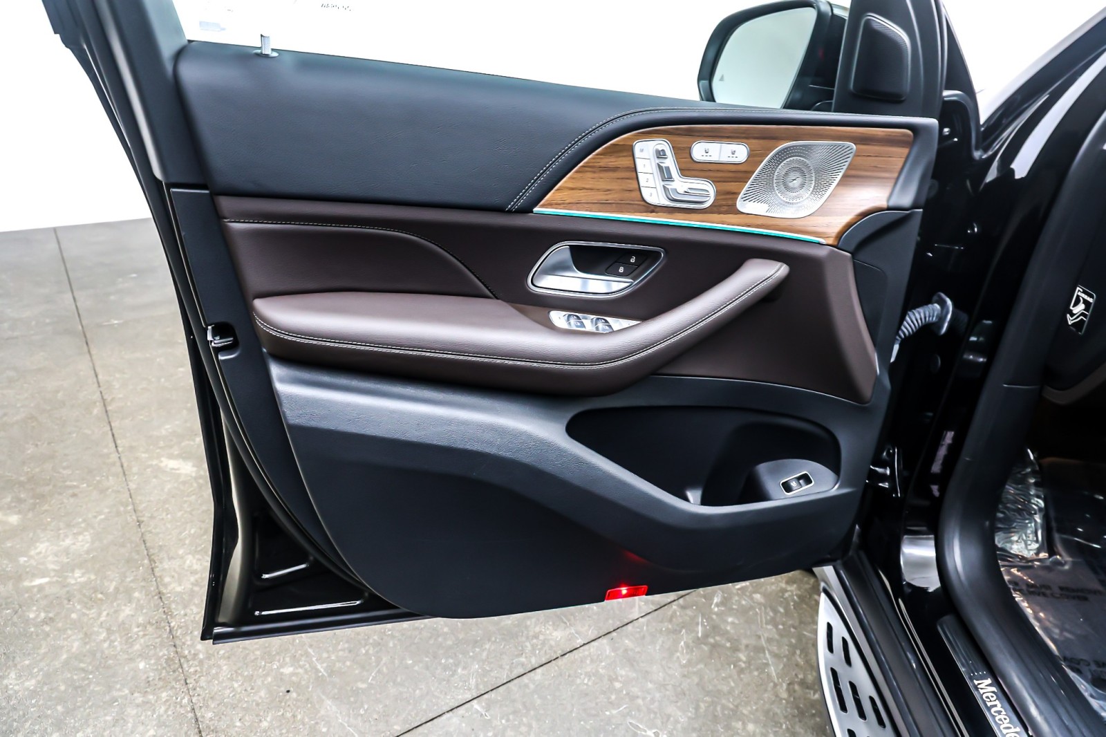 Certified Used 2023 Black Mercedes-Benz GLE 450 4MATIC® SUV image 12