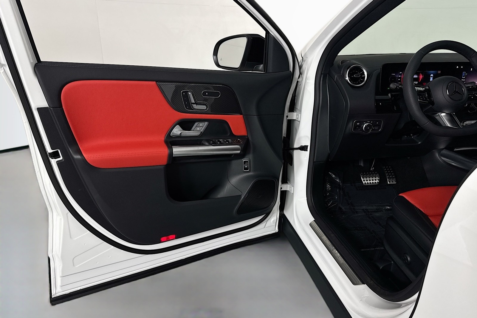 New 2026 Polar White Mercedes-Benz GLA 250 SUV image 20