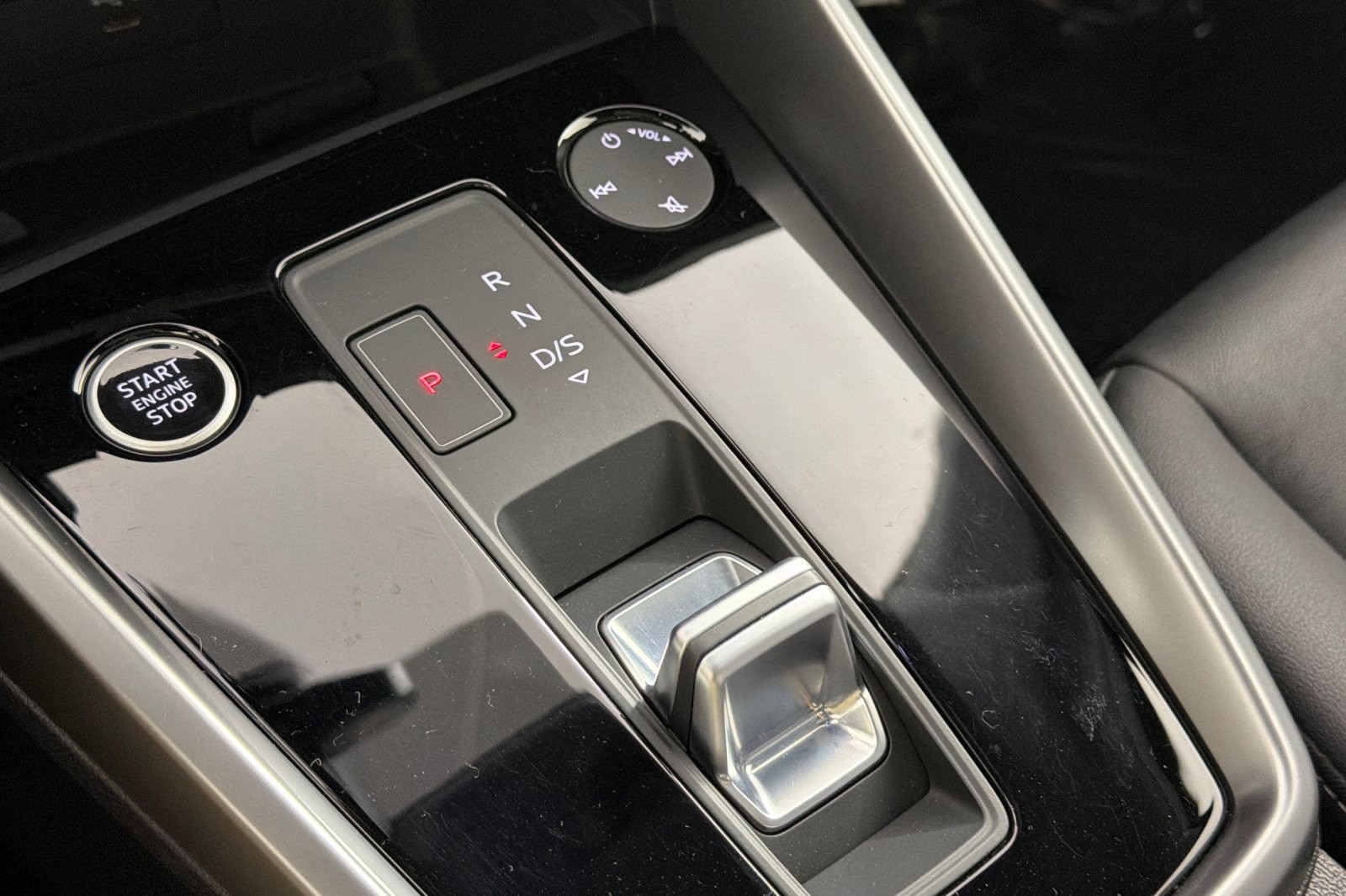 Used 2023 Brilliant Black Audi Premium 40 TFSI image 19