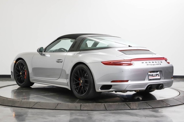 2019 Porsche 911 4 GTS 10