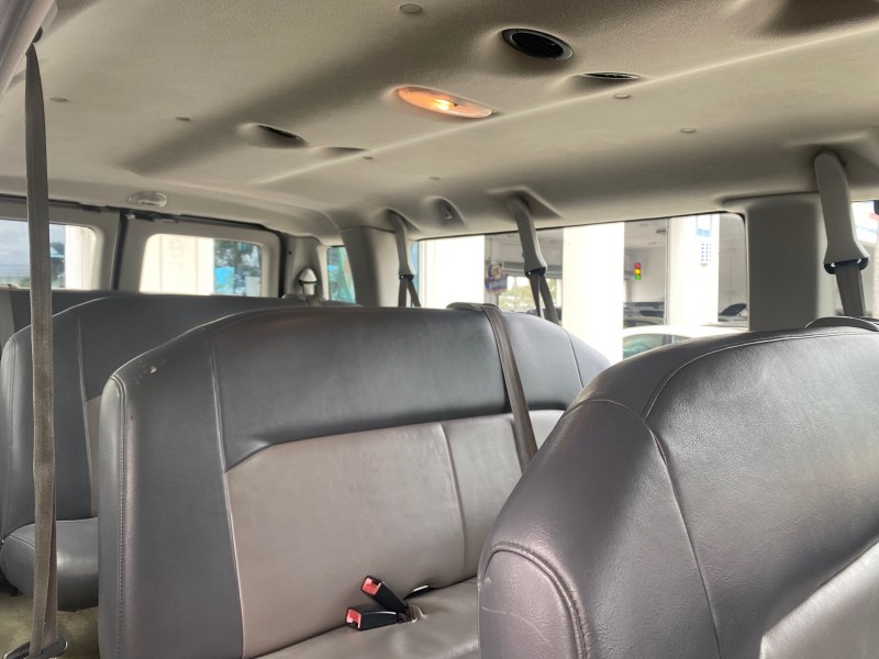2008 Ford Econoline Wagon XLT 15 PASSENGERS E350 CLEAN in , 