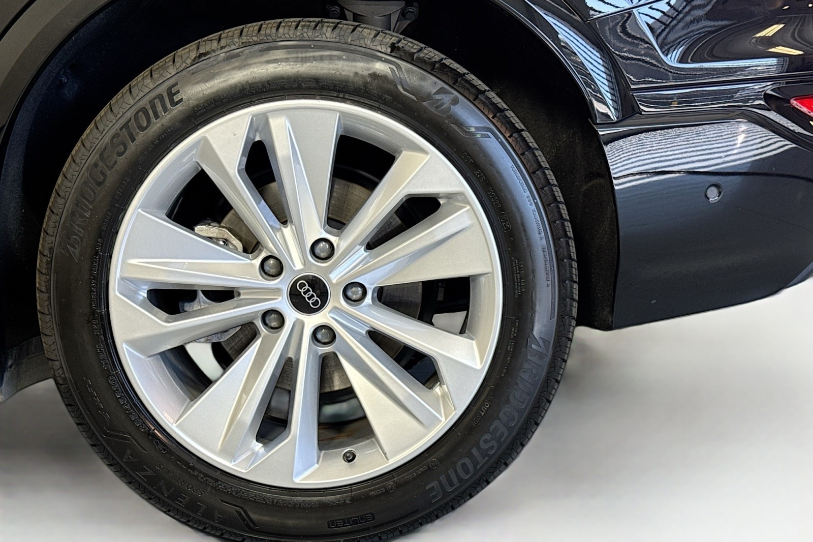 Used 2025 MYTHOS BLACK Audi Premium image 29