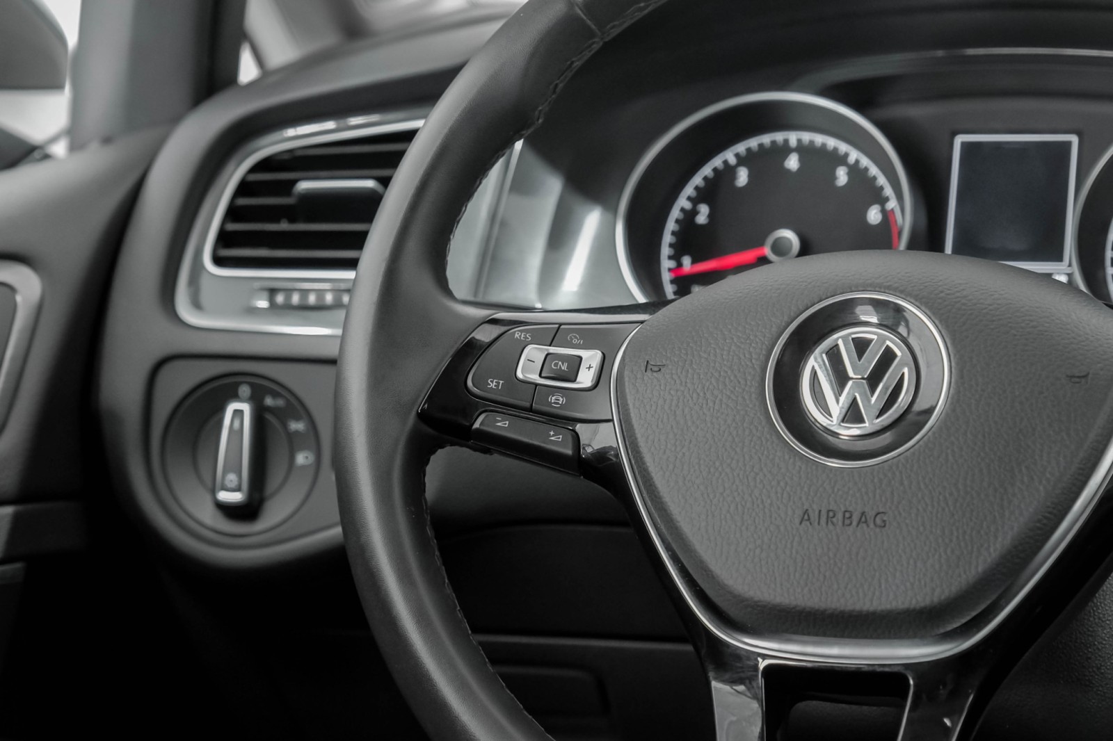 2021 Volkswagen Golf TSI BLIND SPOT ASSIST SUNROOF LEATHER HEATED SEATS 21